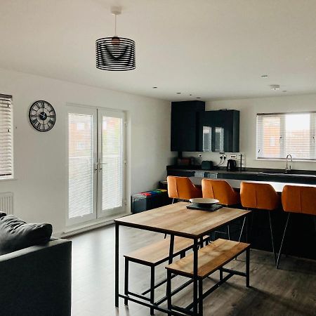 Spacious Newly Built Apartment Rhos On Sea, Colwyn Bay Exteriör bild