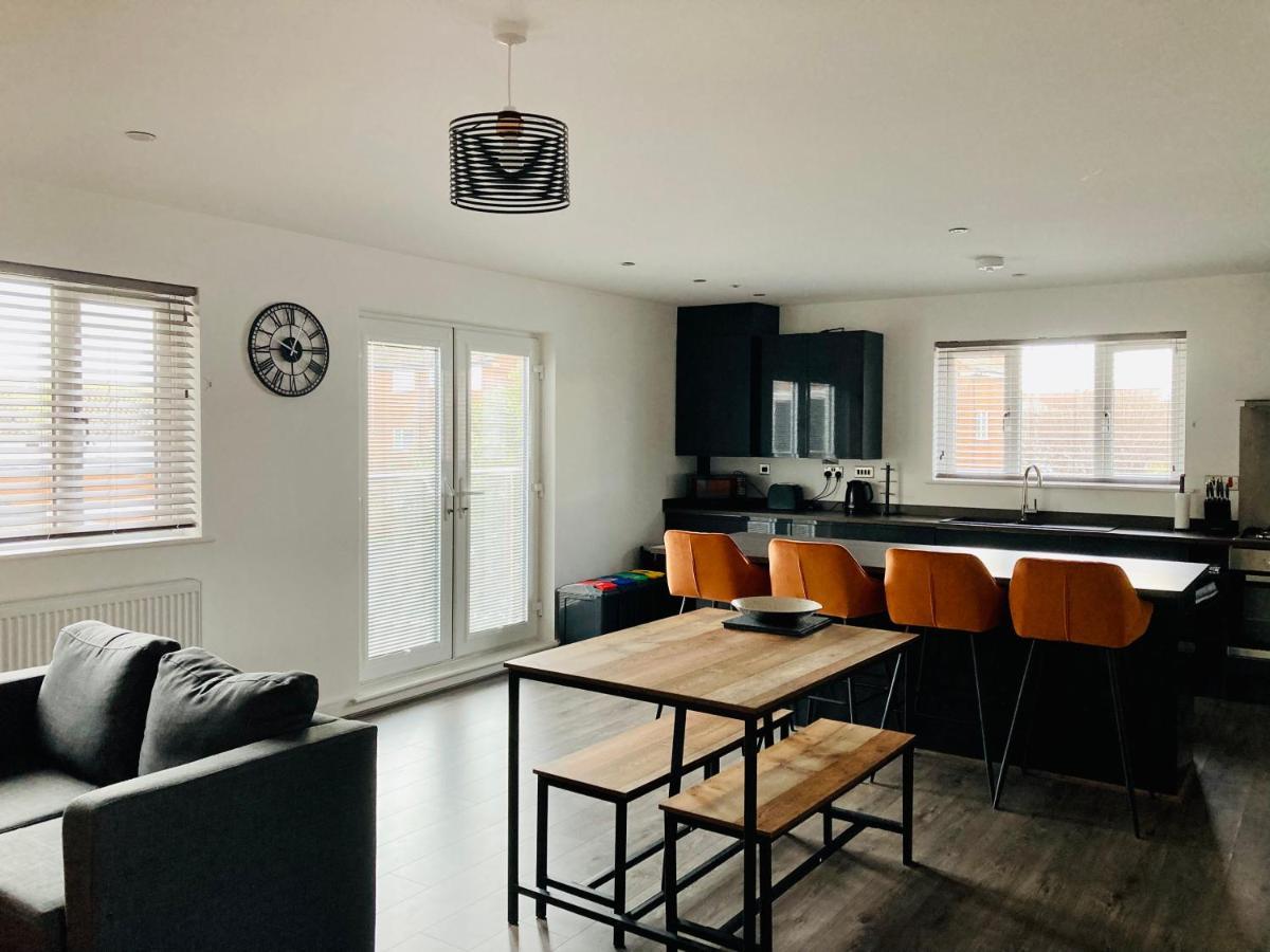Spacious Newly Built Apartment Rhos On Sea, Colwyn Bay Exteriör bild
